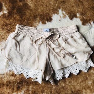 SW3 Bespoke lace trim shorts